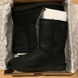 UGG Classic Short II Boot, size 6, black